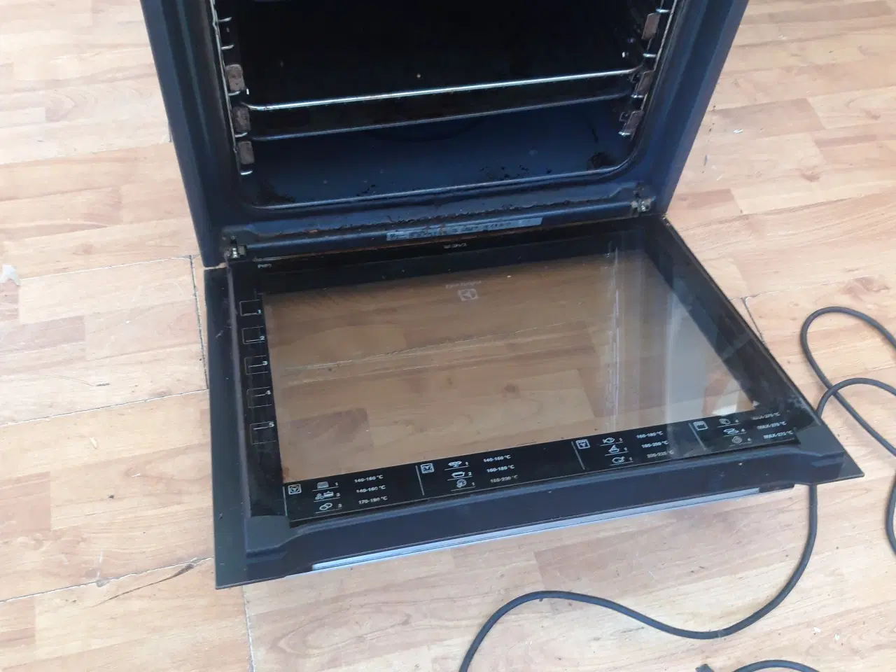 Billede 2 - Indbygningsovn med varmluft sælges