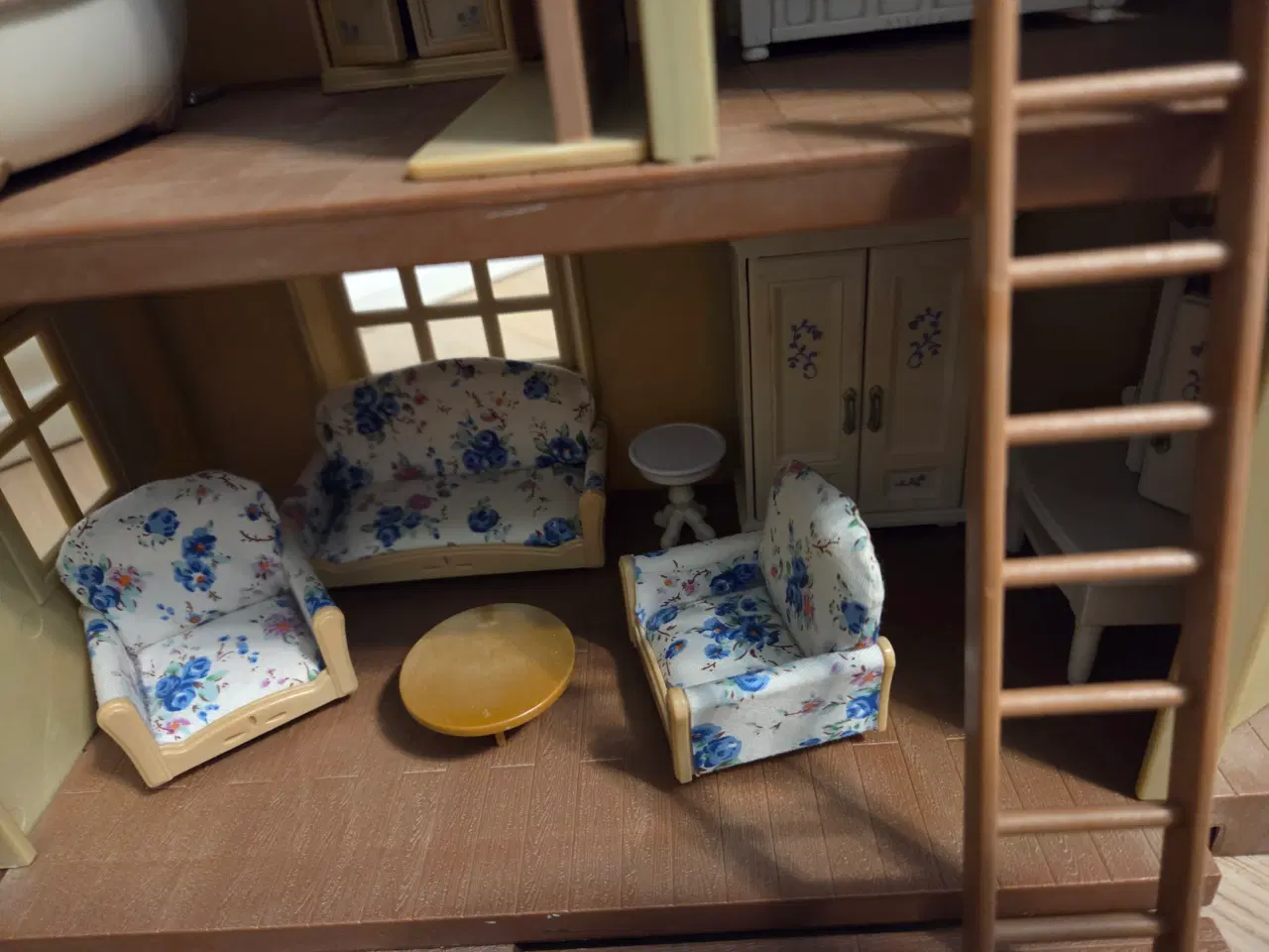 Billede 5 - Sylvanian hus med mange møbler
