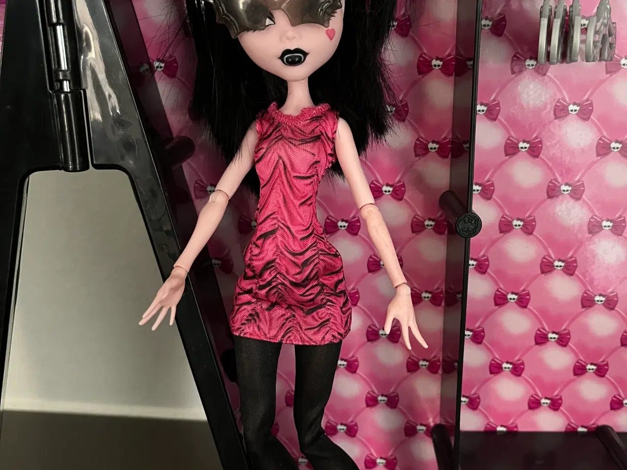Billede 6 - Monster High dukke/‘hus’