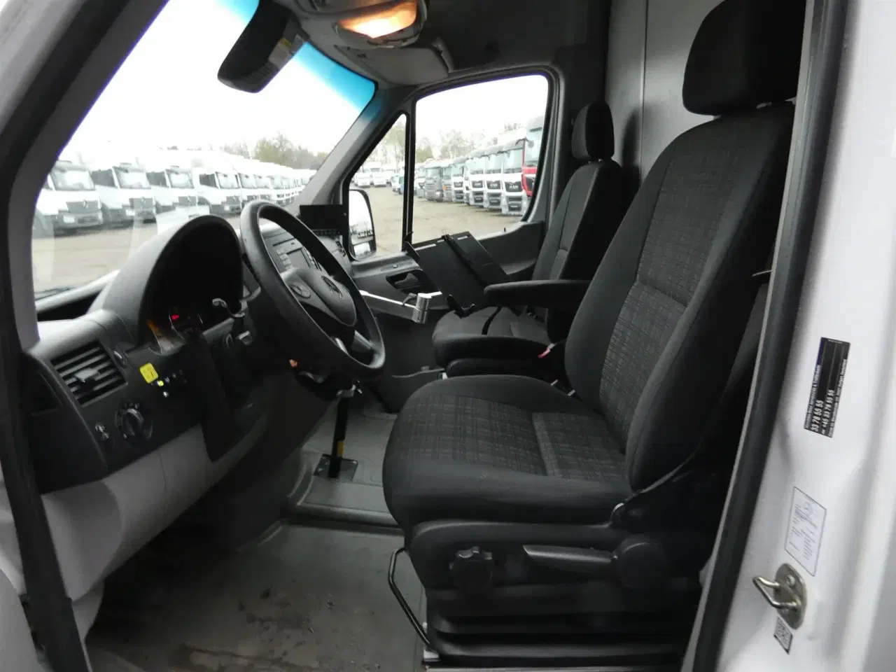 Billede 13 - Mercedes-Benz Sprinter LASTBIL MED LIFT 2,1 D 516 2,1L 163HK 163HK Lastbil