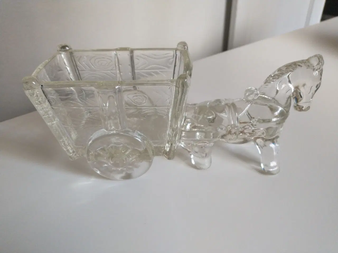 Billede 2 - Glas hest med trækvogn