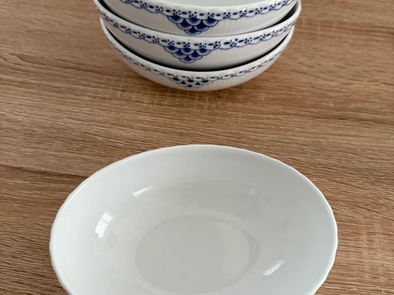 Billede 2 - 4 stk. smukke Royal Copenhagen Prinssesse skåle