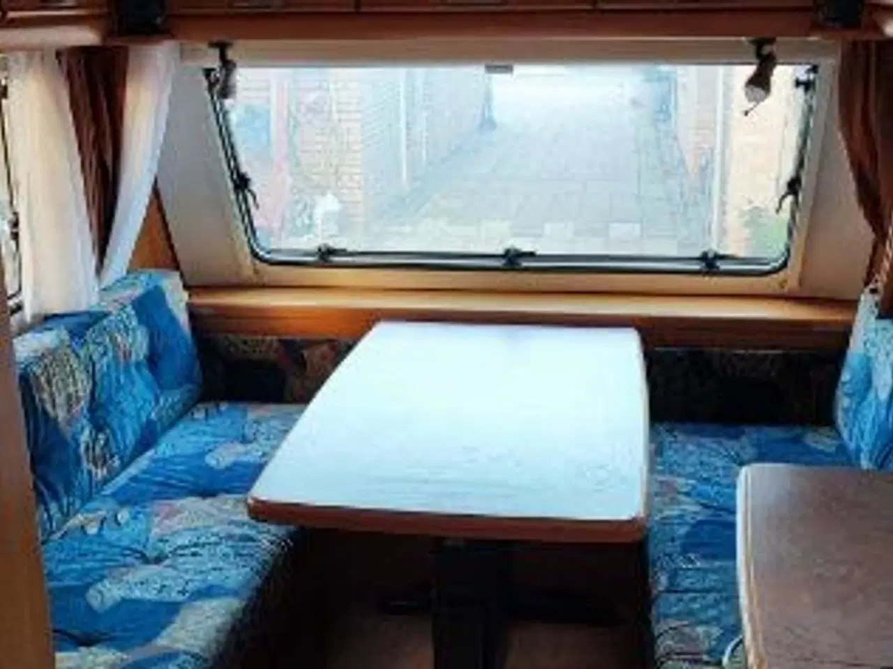 Billede 5 - 2001 lmc 400 køjevogn. På vej ind