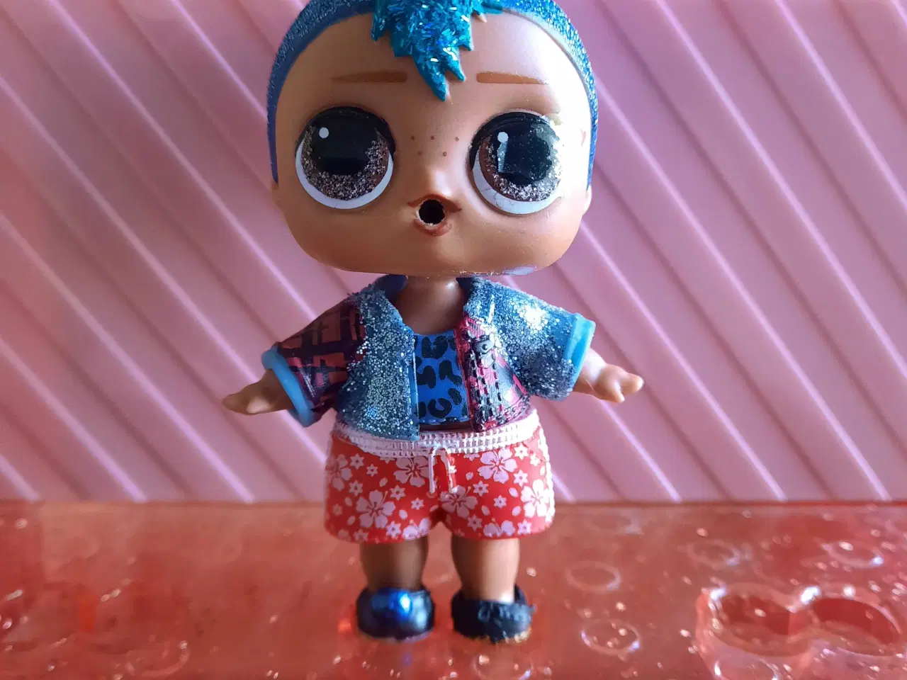 Billede 6 - LOL transporthus med figurer mm