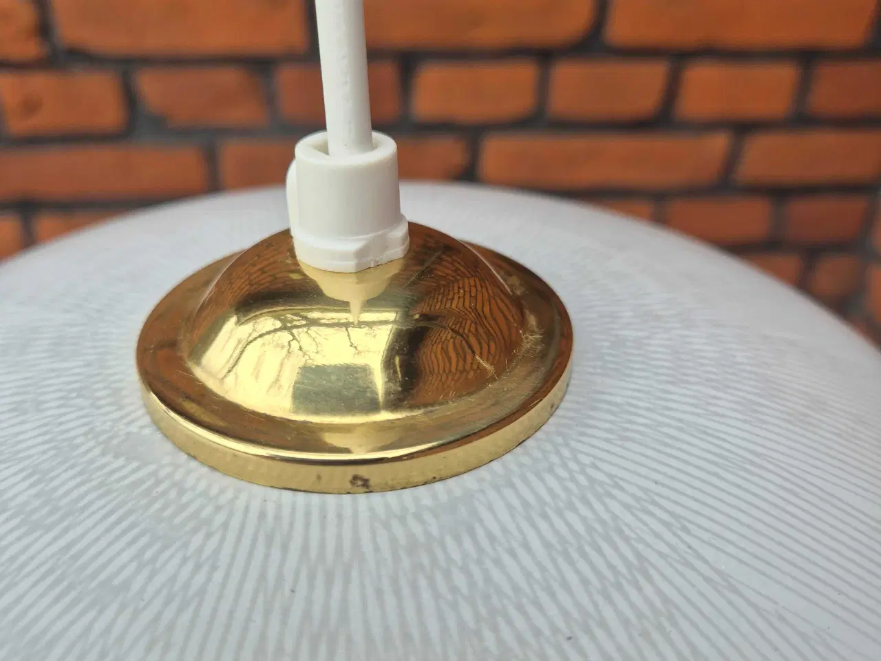 Billede 10 - Smuk glaslampe med gylden ring