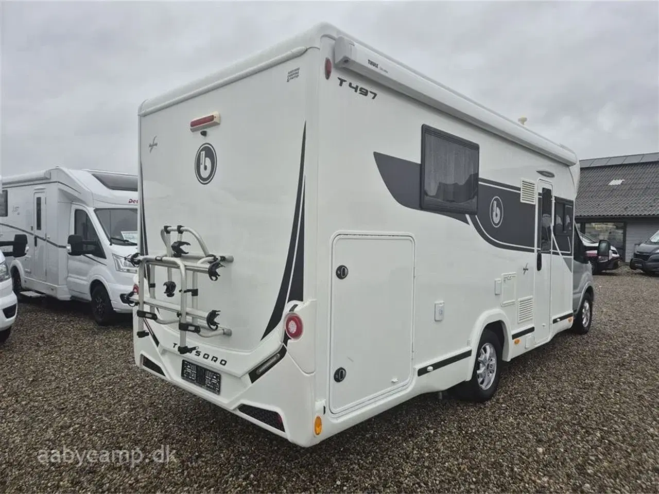 Billede 2 - 2022 - Benimar Tessoro 497   Nk pakke. Automatgear. solceller. Lithium batteri. Markise. cykelstativ. Queensbed. A/C.