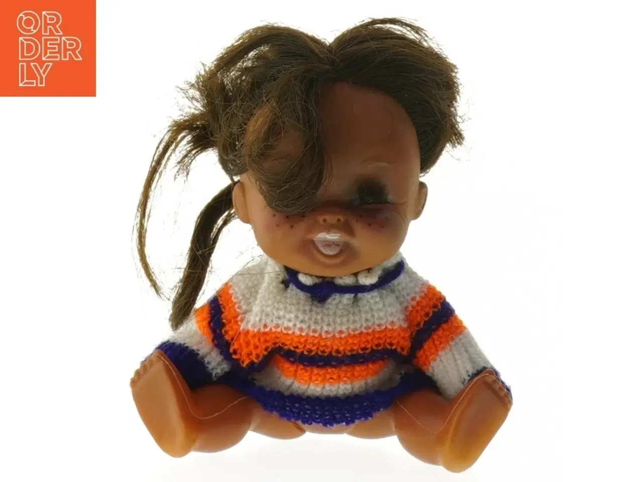 Billede 1 - Lille dukke med stribet sweater (str. 16 cm)