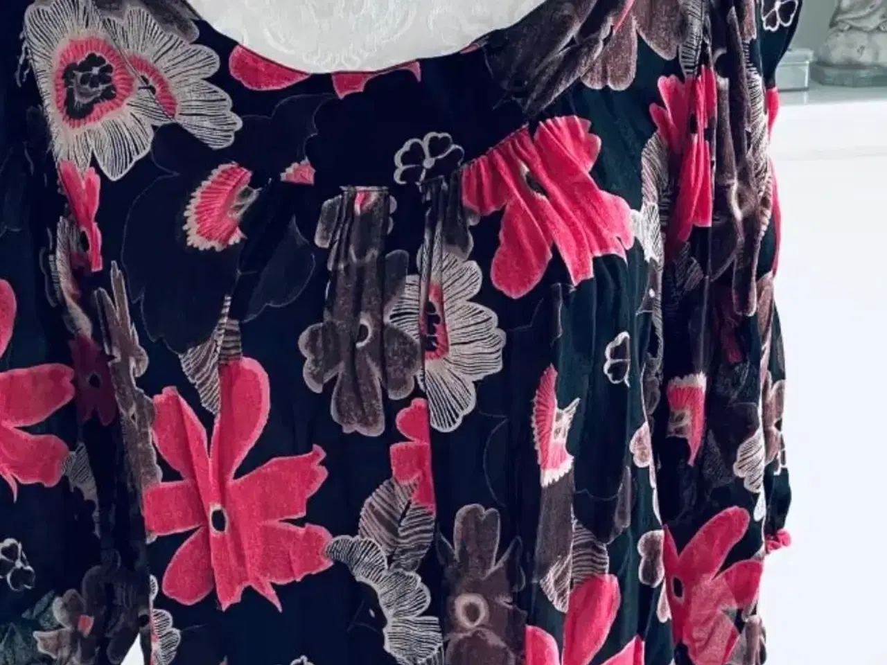 Billede 2 - Bluse med blomster 