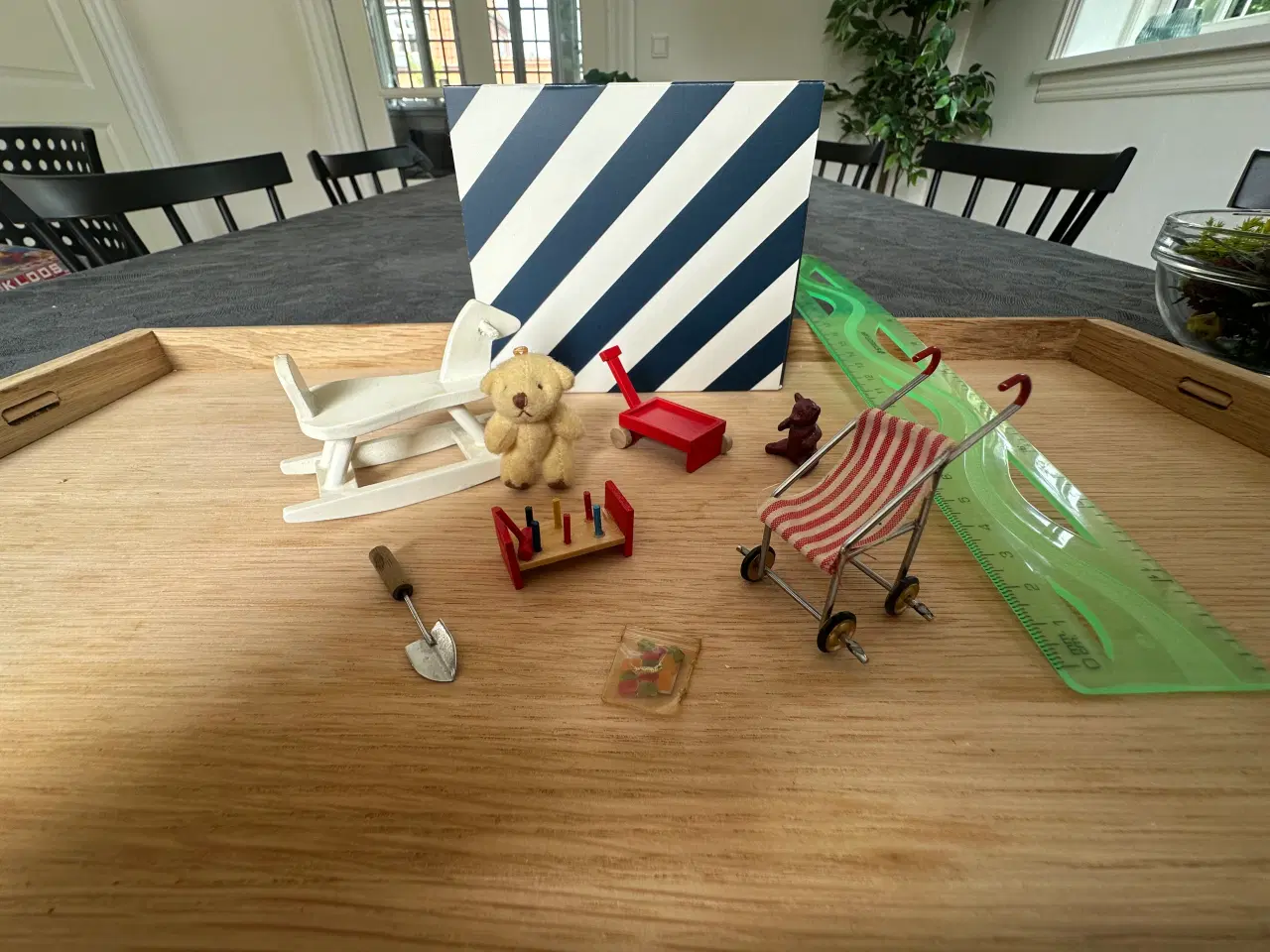 Billede 18 - Dukkehusmøbler - en blandet landhandel