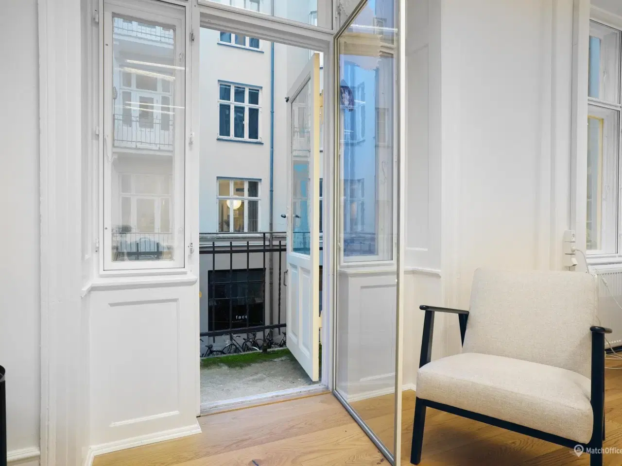 Billede 9 - Herskabeligt og renoveret med grøn gård ─ lige overfor Værnedamsvej