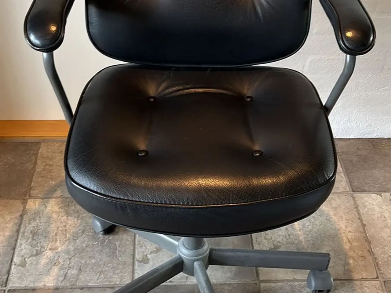 Billede 1 - Kontorstol i lædder