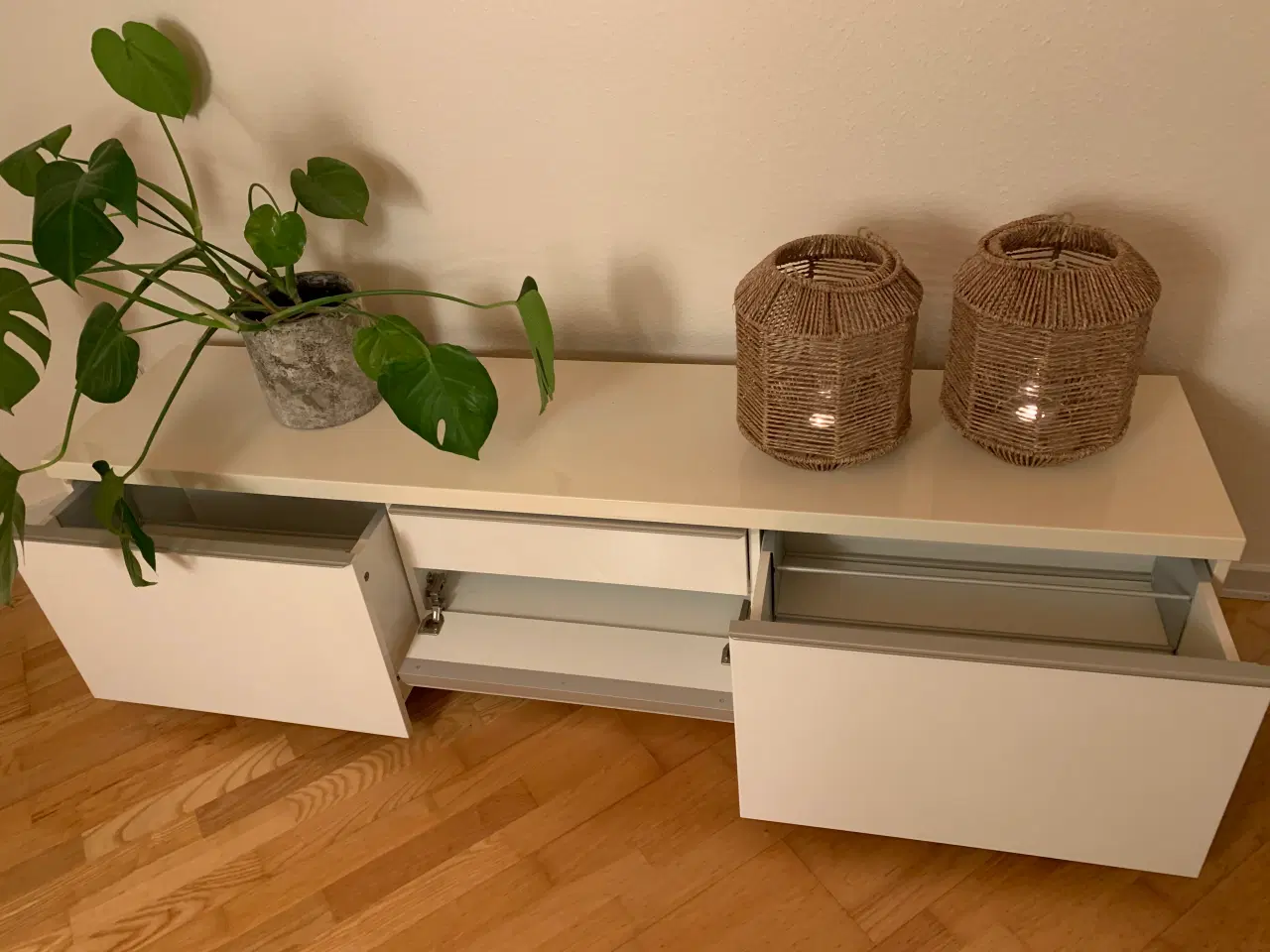 Billede 2 - Ikea TV-bord model BESTÅ BURS, hvid