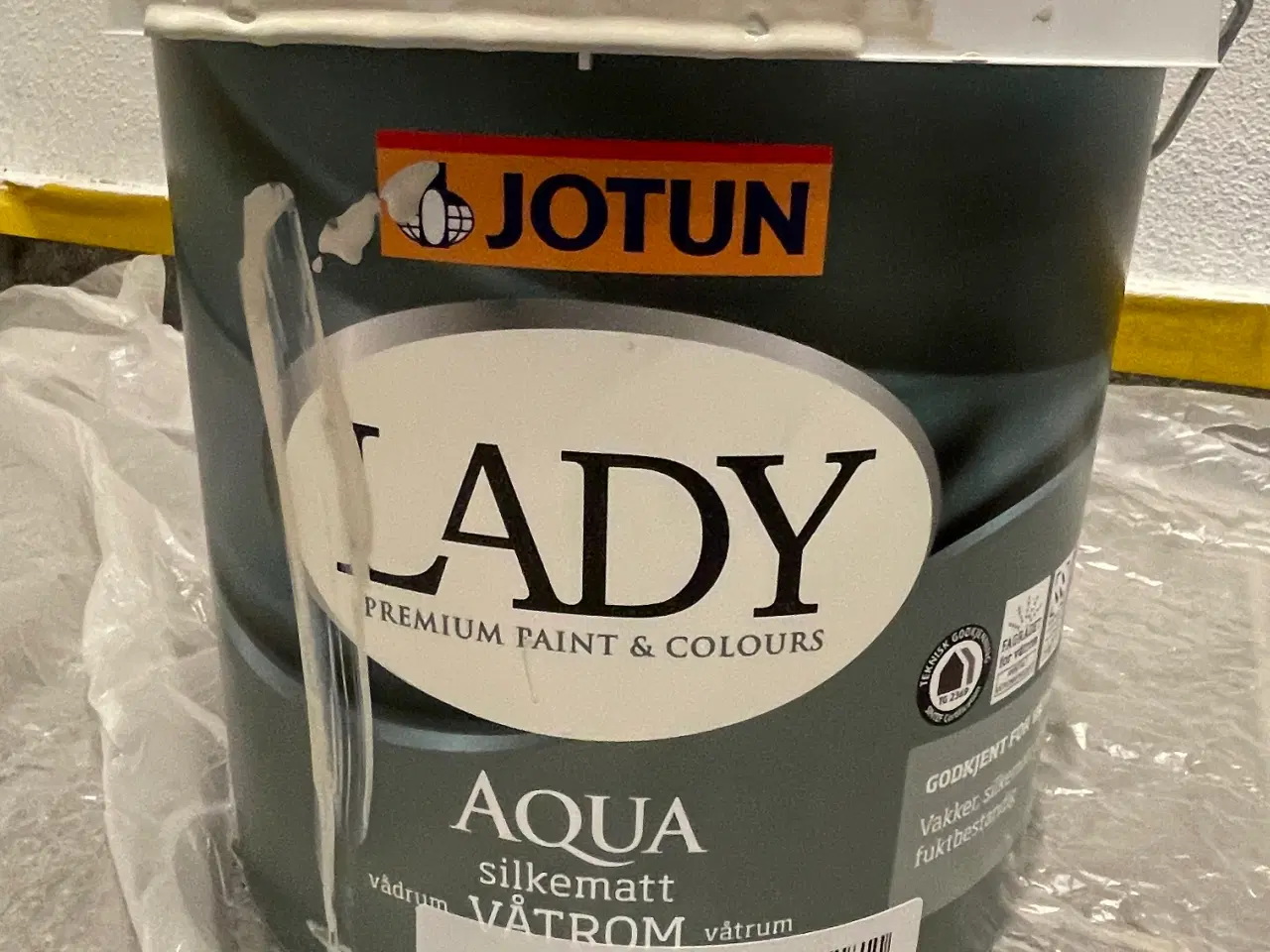 Billede 2 - Jotun (kol-farvet) vådrumsmaling - ca. 3 liter