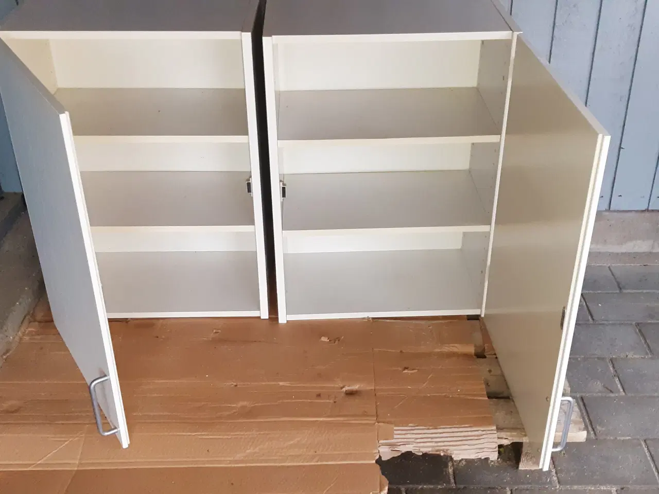 Billede 2 - Overskabe hth-køkken ældre dato men solid - 2stk