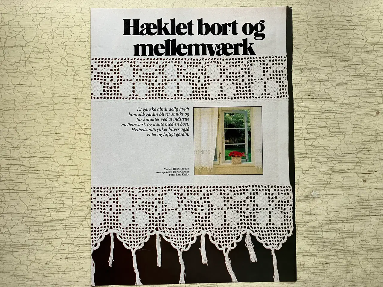 Billede 1 - Gardin med hæklet bort og mellemværk