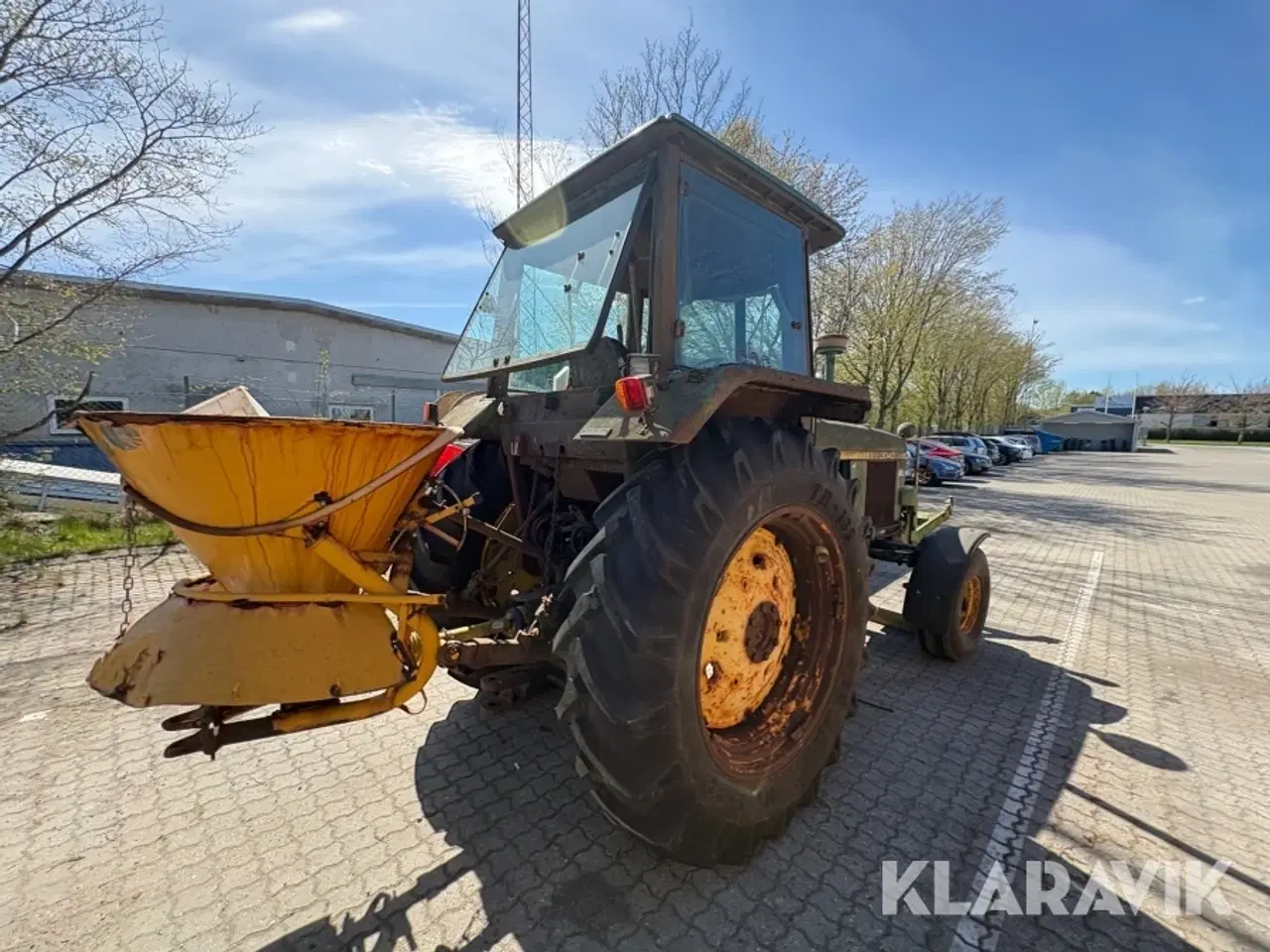 Billede 5 - Traktor John Deere 3040 med kost sneplov og saltspreder