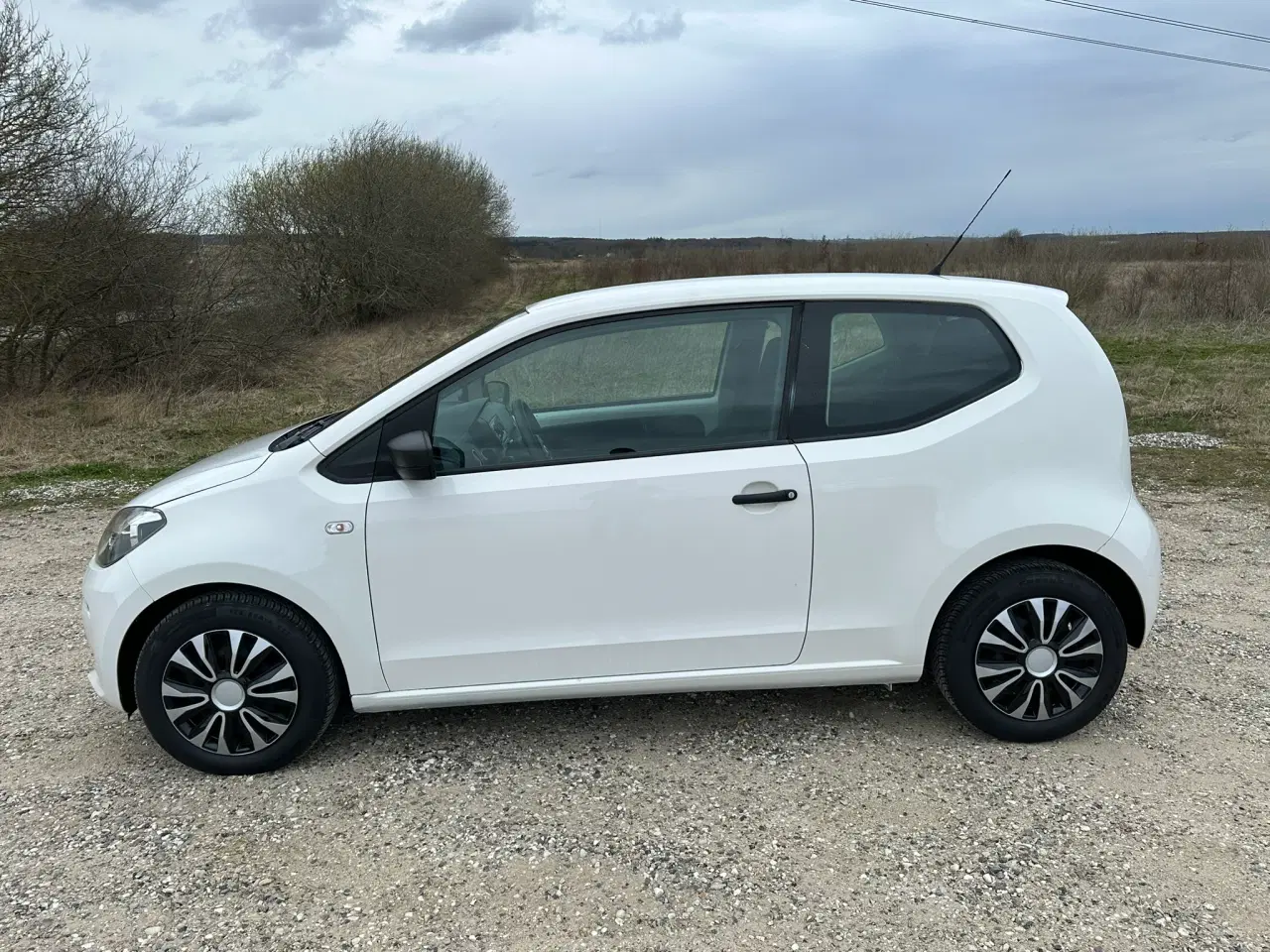 Billede 2 - VW Up! 1.0 – 2012 – Velholdt og billig i drift