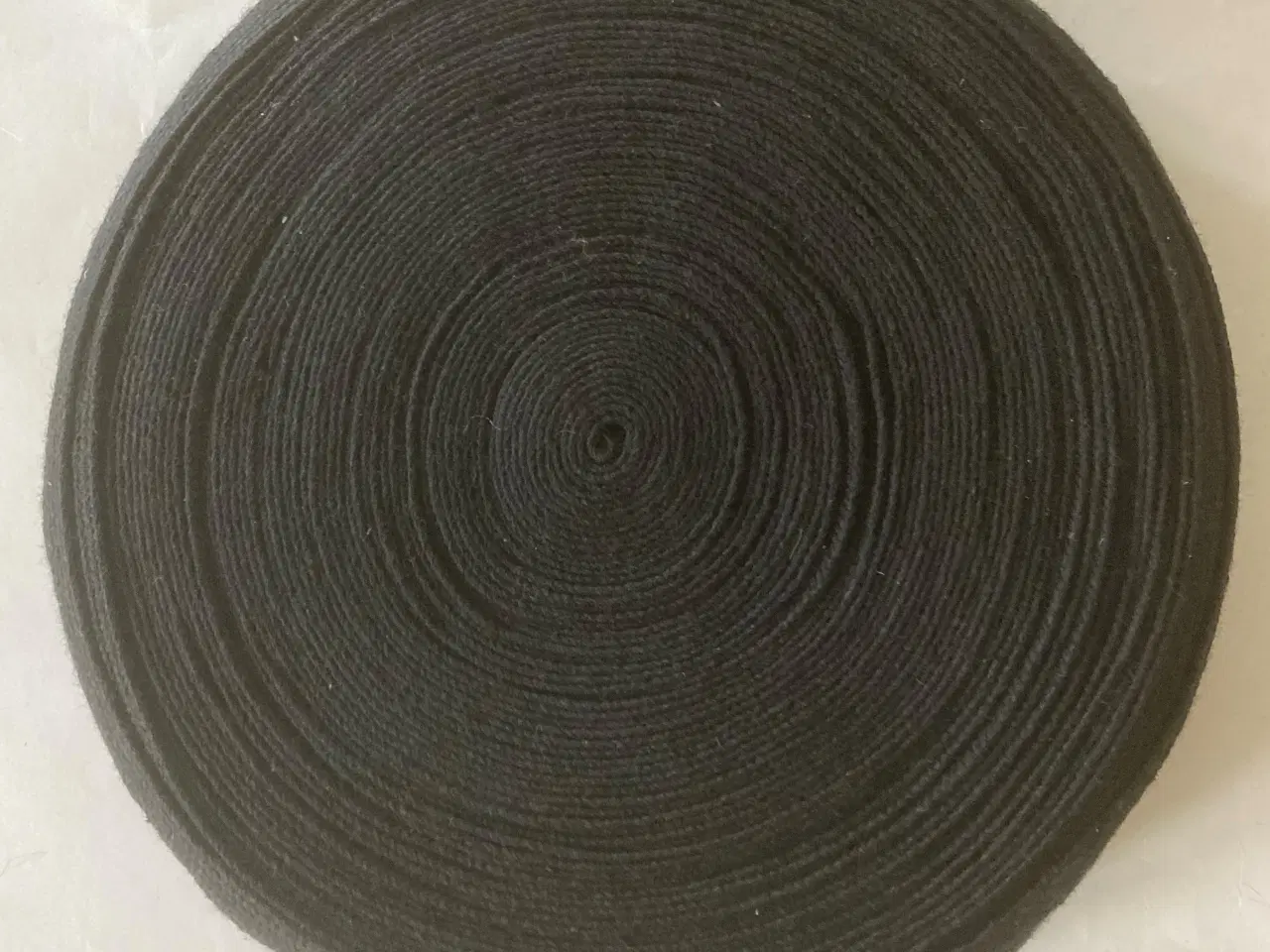 Billede 1 - Rulle med 25 meter vævet huebånd til kasketter