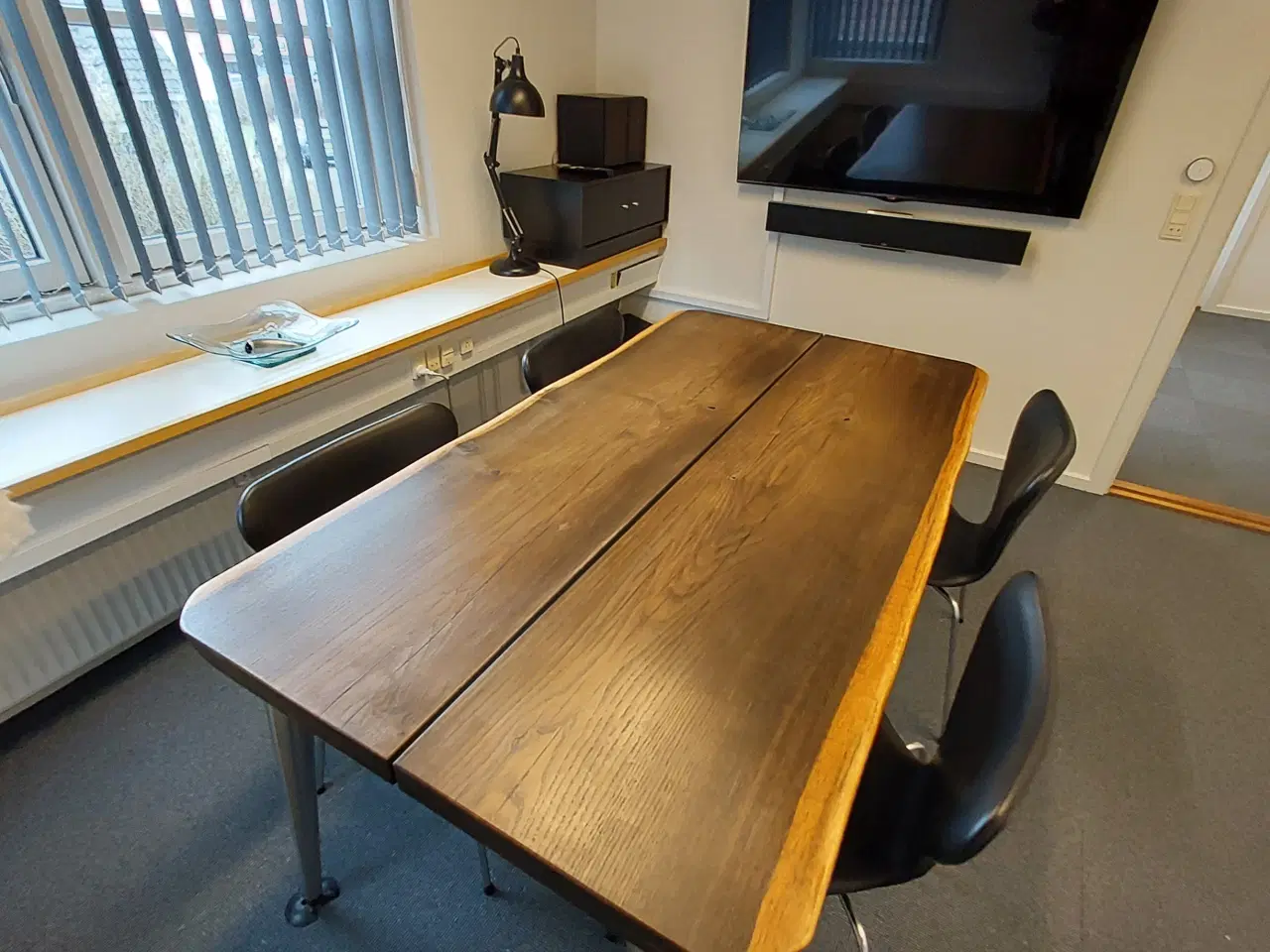 Billede 1 - Eksklusivt bord i røget eg!