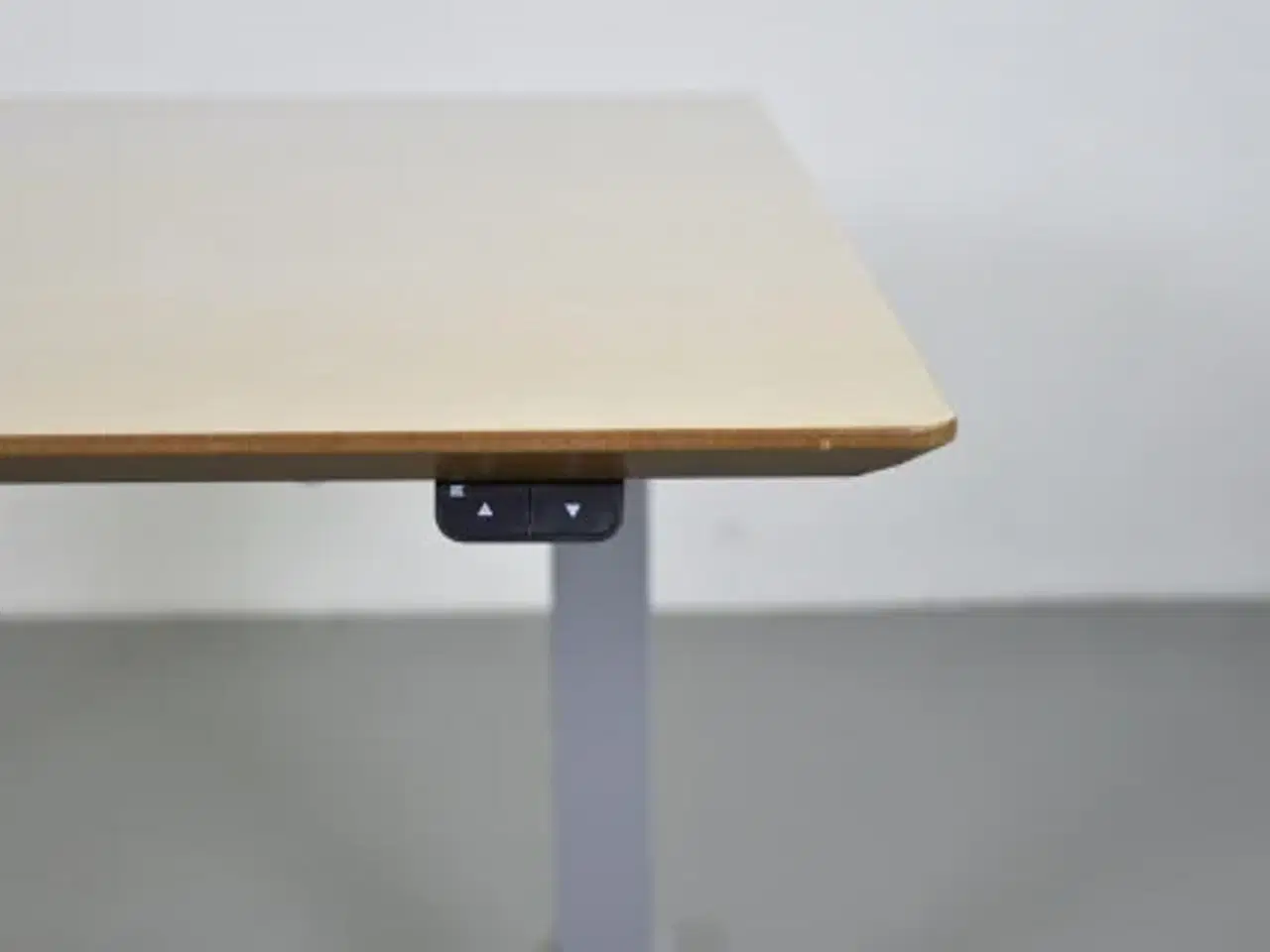 Billede 10 - Scan office hæve-/sænkebord med birkelaminat, 120x110 cm.