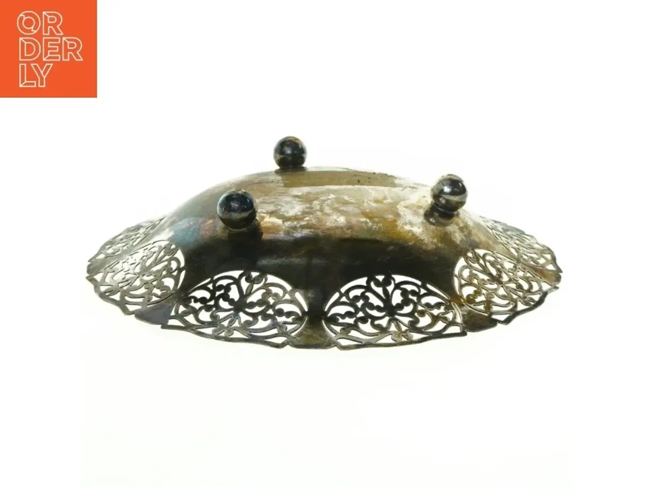 Billede 4 - Sølvfarvet fad med gennembrudt kant (str. 24 x 6 cm)
