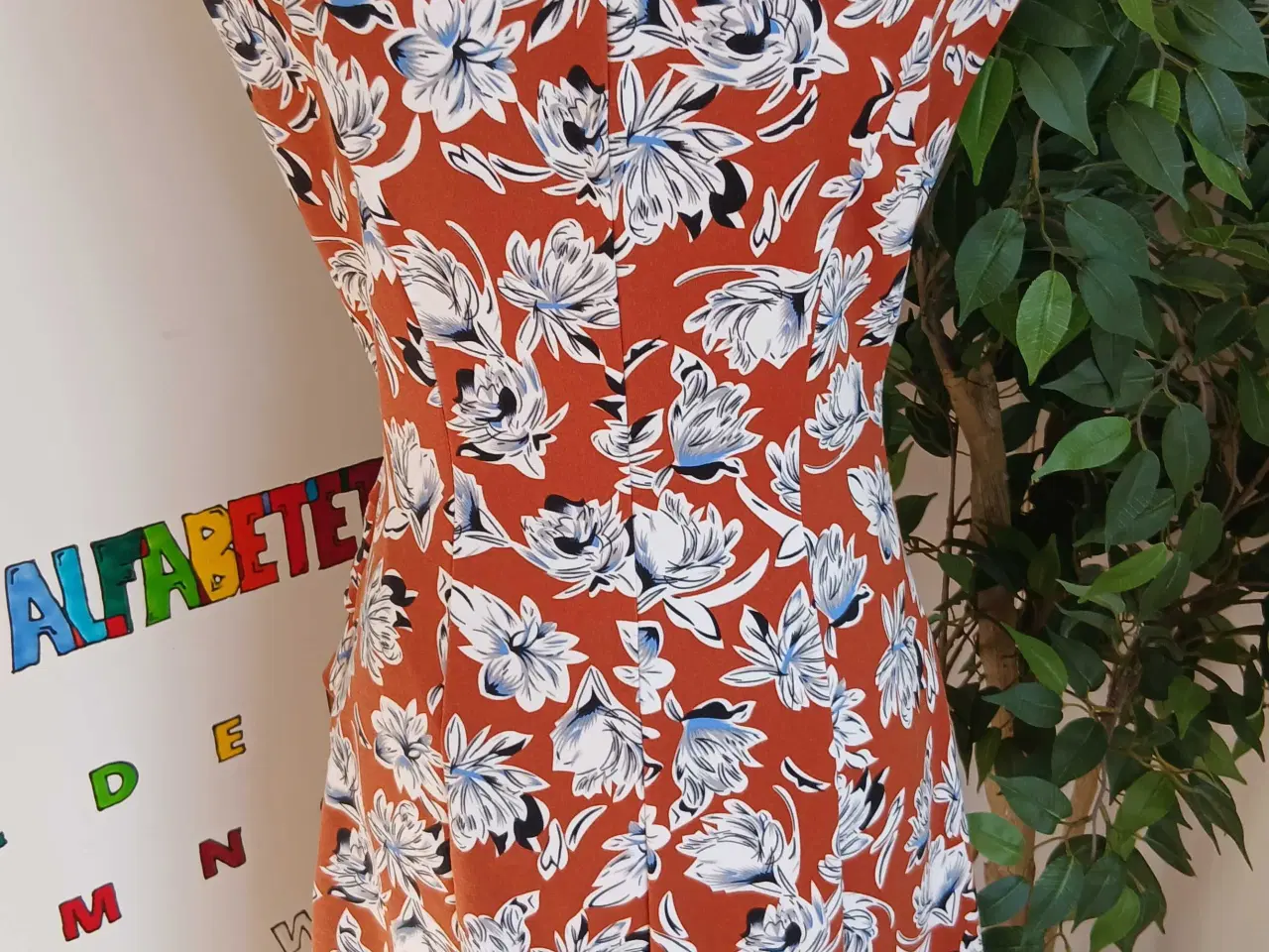 Billede 6 - Kjole. Kaffe. Large/40