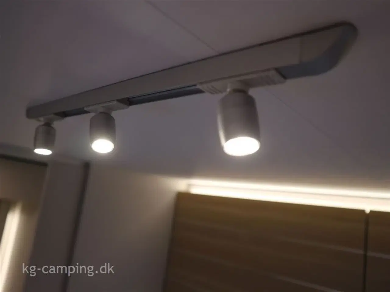 Billede 12 - 2024 - Adria Adora 572 UT Dejlig Kampagne vogn med enkeltsenge og Alde Centralvarme.