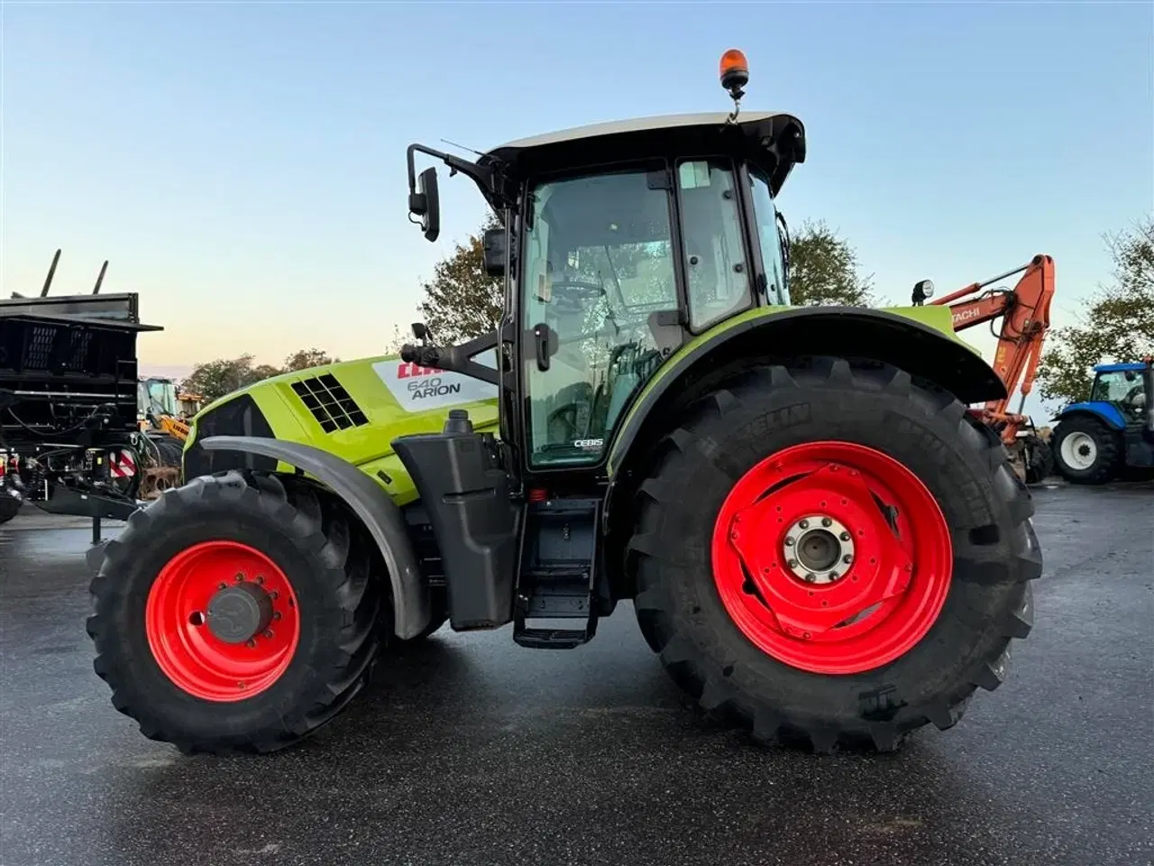 Billede 4 - CLAAS ARION 640 CEBIS KUN 4400 TIMER OG FULD AFFJEDRING!