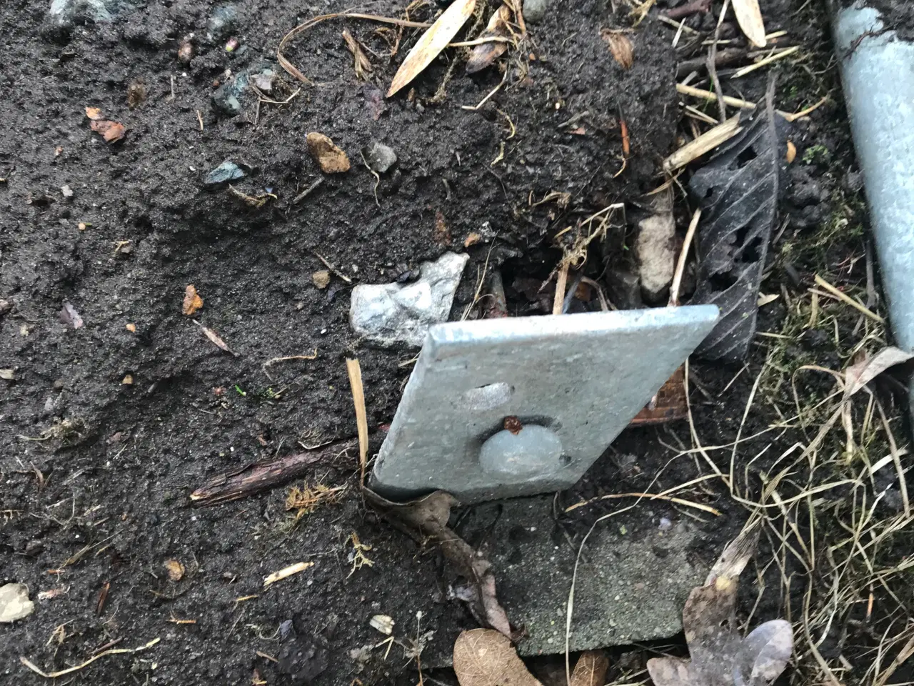 Billede 1 - Gratis 3 Beton Stolper / Stolpesten