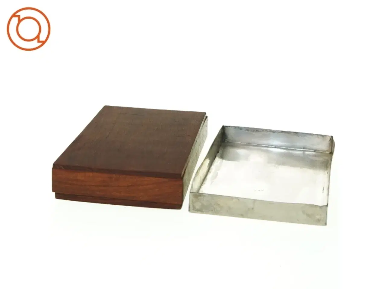 Billede 4 - Ældre trææske med ciseleret metal låg (str. 10 x 15 cm)