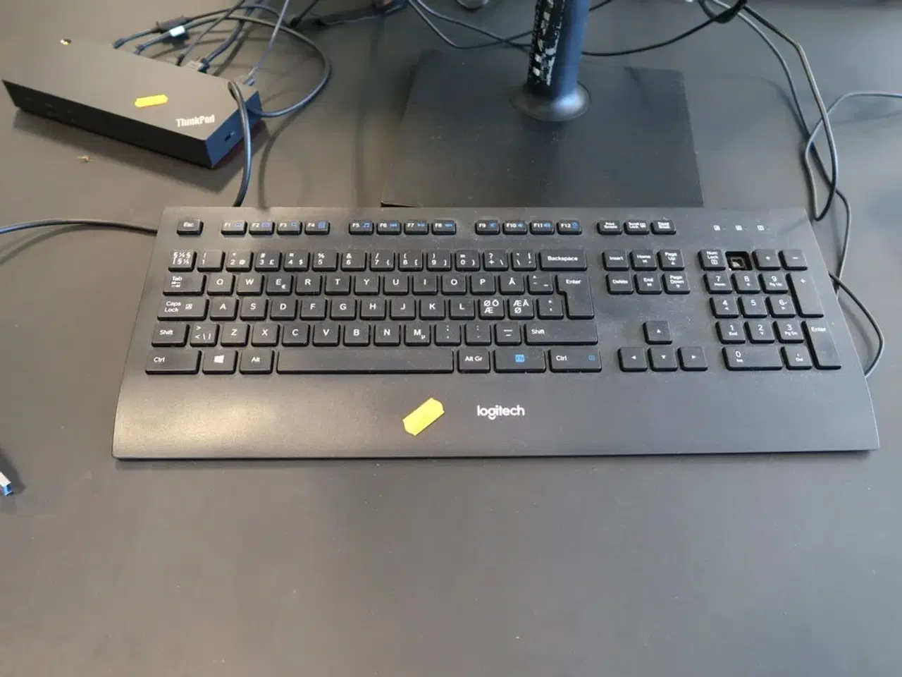 Billede 2 - Computerskærm SAMSUNG F24T450FQR, tastatur, dockingstation