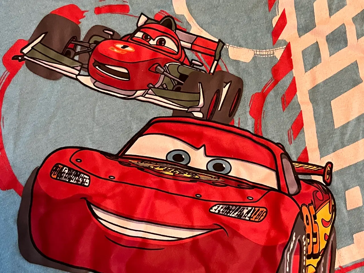 Billede 3 - Bluse med Cars. 