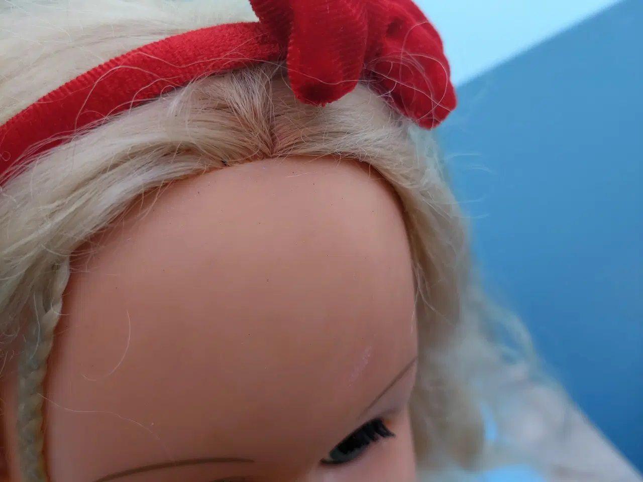 Billede 4 - hårbøjle i rød farve med sløjfe