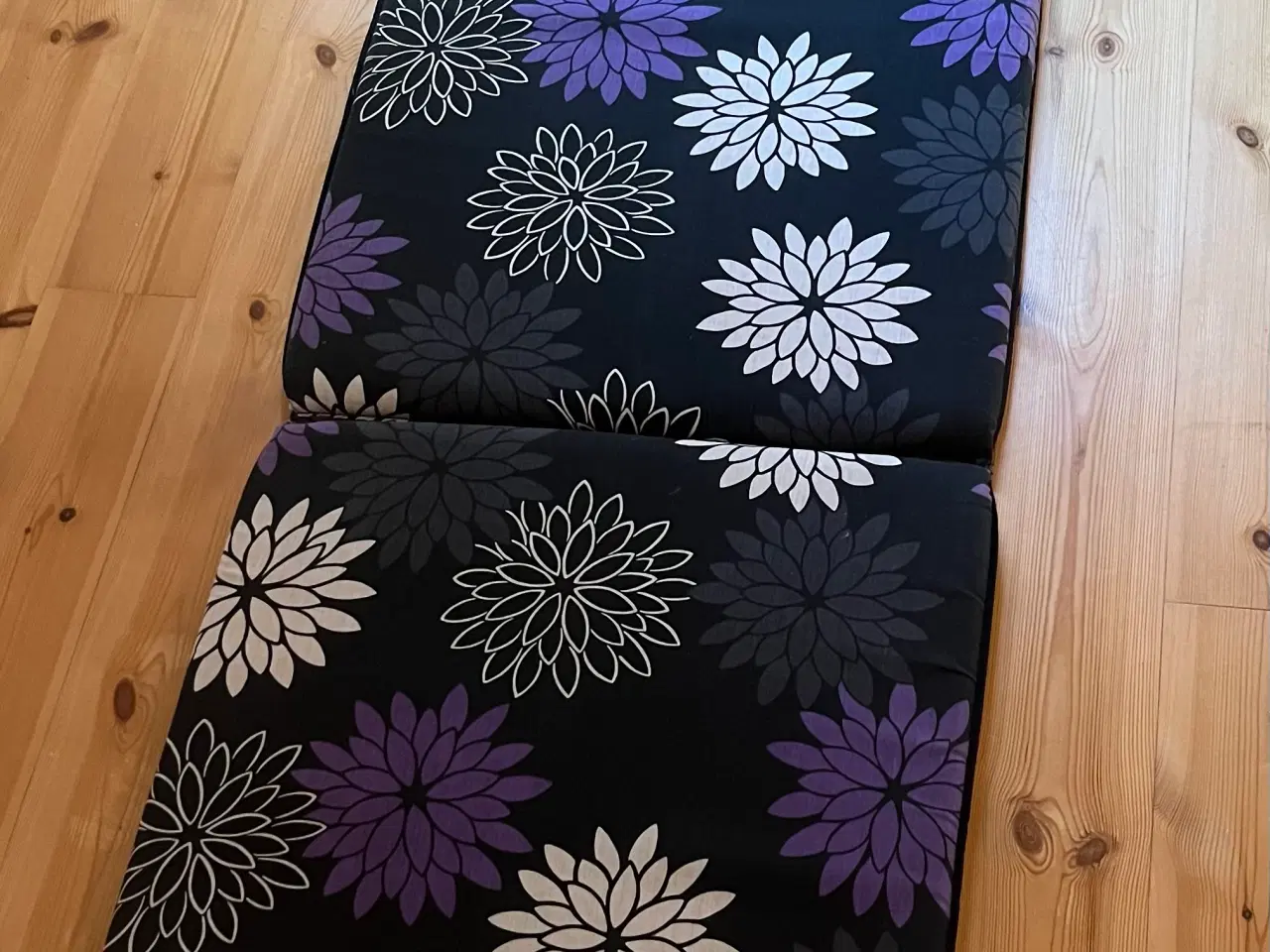 Billede 1 - Havehynde til liggestol 75 kr.