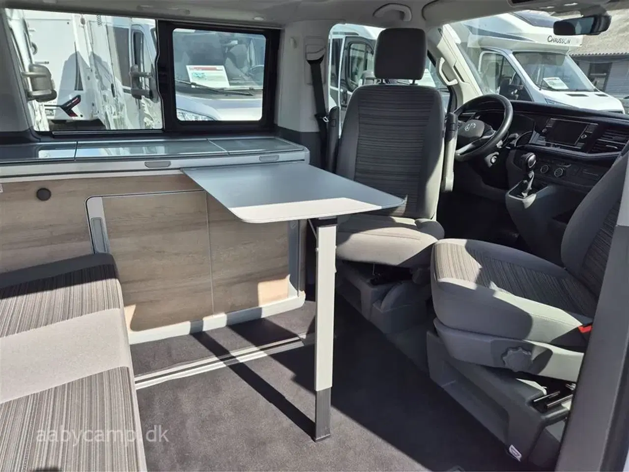 Billede 11 - 2022 - VW California Coast   Perfekt til de små veje. Markise. anhængertræk.