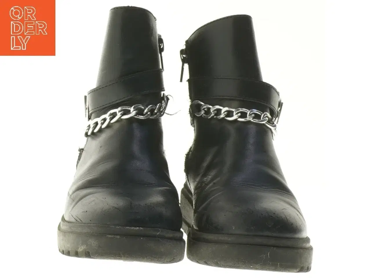 Billede 3 - Sort ankelstøvler med kæde fra Friboo (str. 35 )