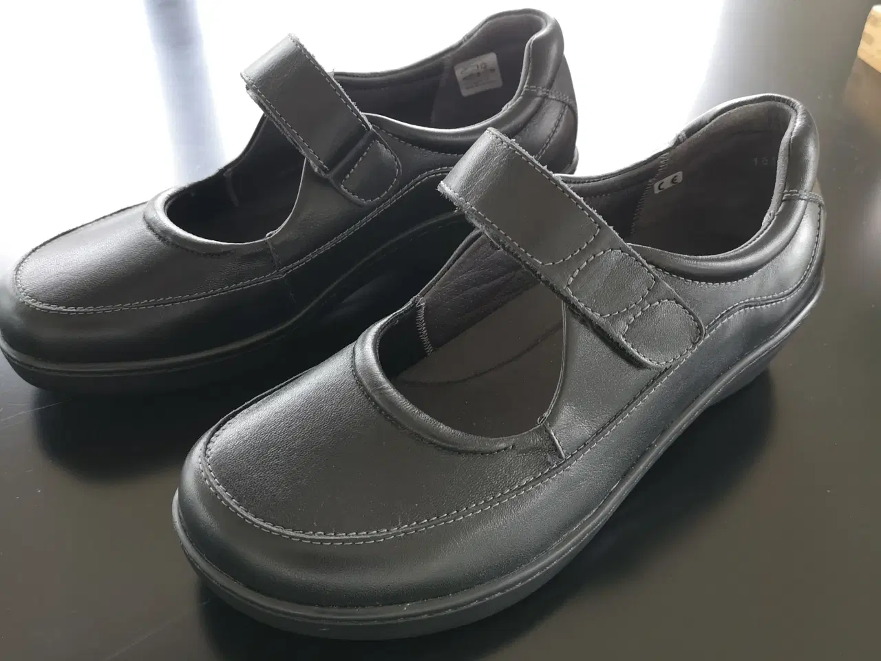 Billede 1 - Nye/ubrugte New Feet damesko i sort læder