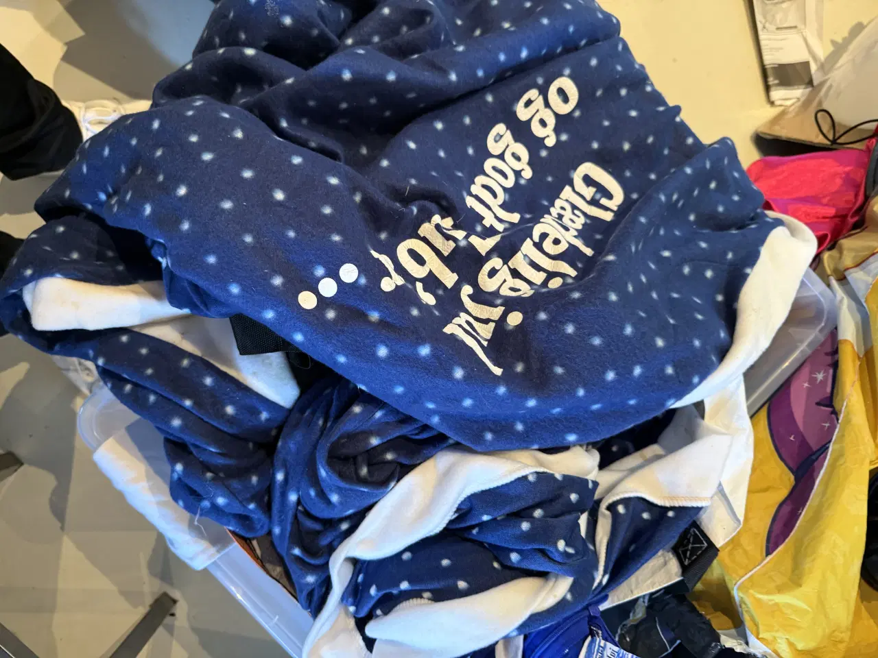 Billede 10 - Forskellige kostumer sælges byd.