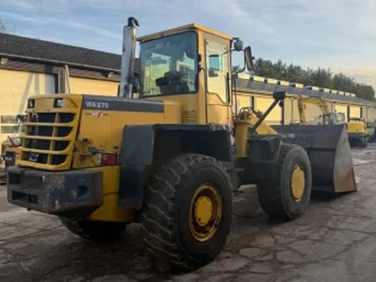 Billede 3 - Gummiged med Højtipskovl