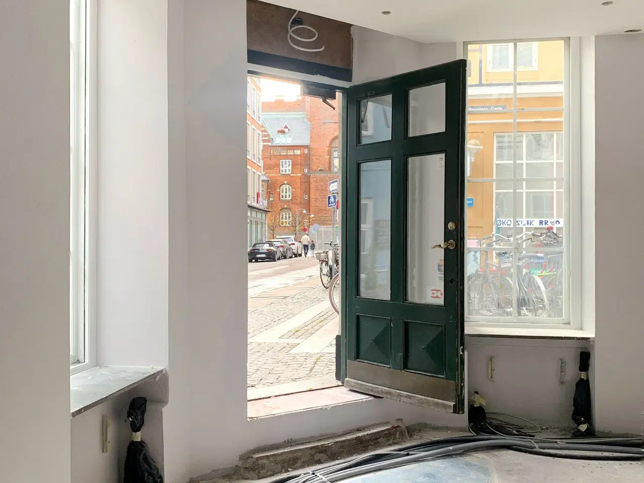 Billede 5 - Hjørnelokale på solsiden. med udsigt til rådhustårnet. velegnet til restaurant eller café