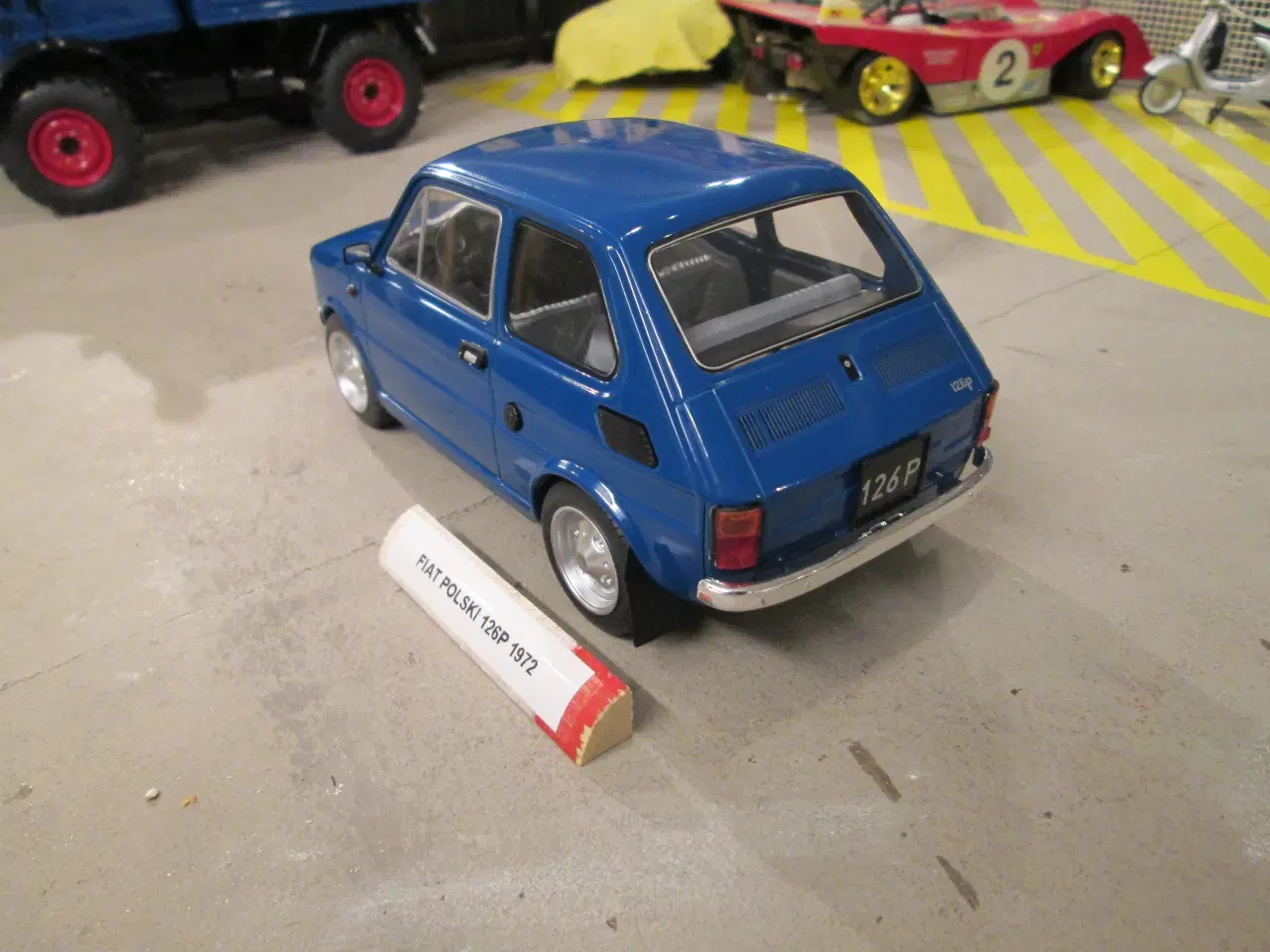 Billede 2 - Modelbil Fiat Polski 126p  MCG 1:18