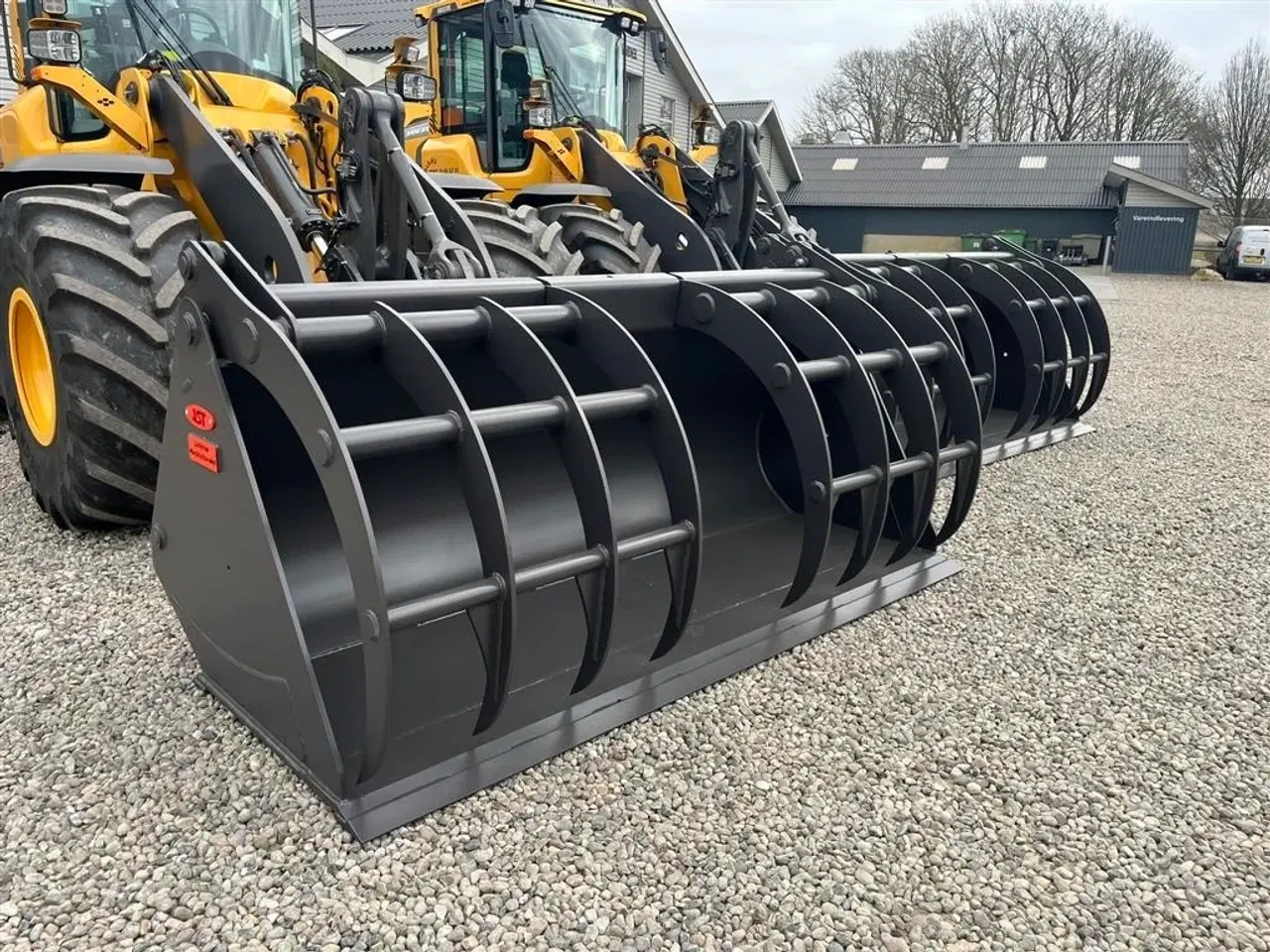 Billede 7 - JST Overfaldsskovl 300 med skårende tænder og med ekstra slidstål i hæl samt forkantskær