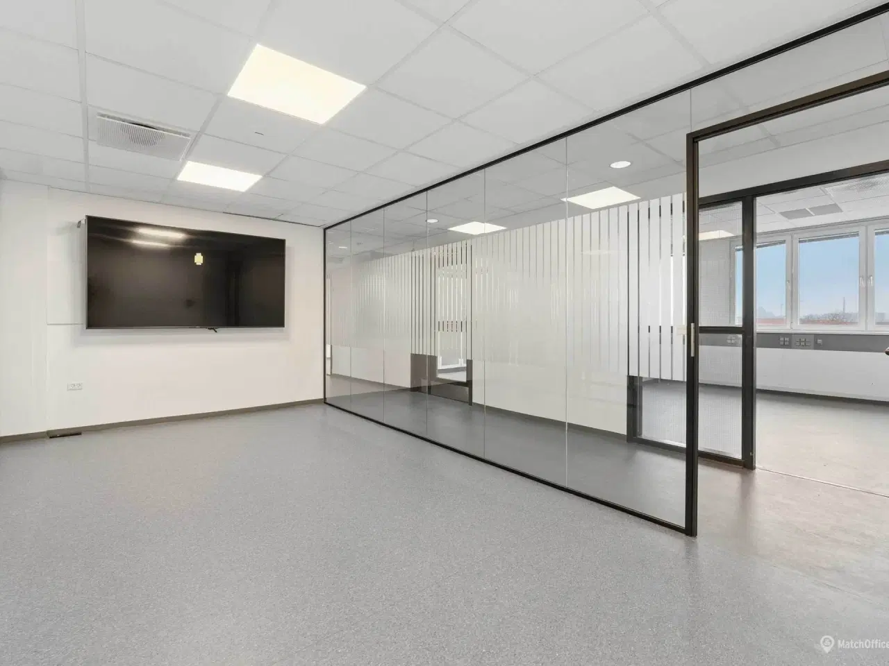 Billede 18 - Moderne og lyst laboratorium med kontor tæt på metro