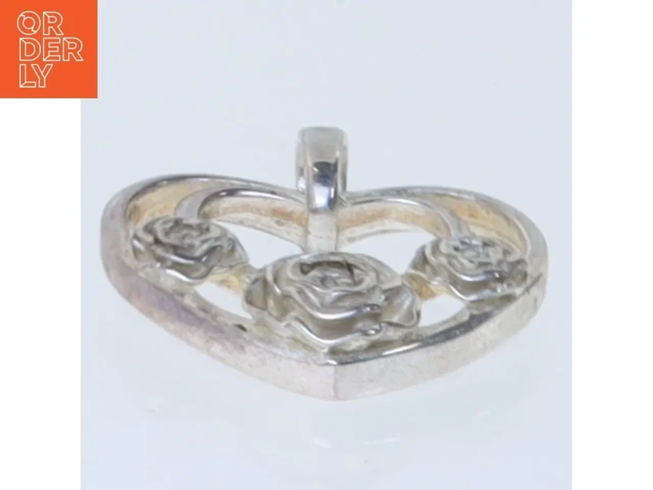 Billede 2 - Hjerteformet vedhæng med blomster (str. 2,5 cm)