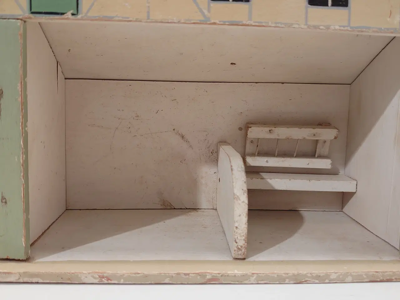 Billede 4 - Fængselslegetøj: 3 trædyr og stald. Ca 1933.