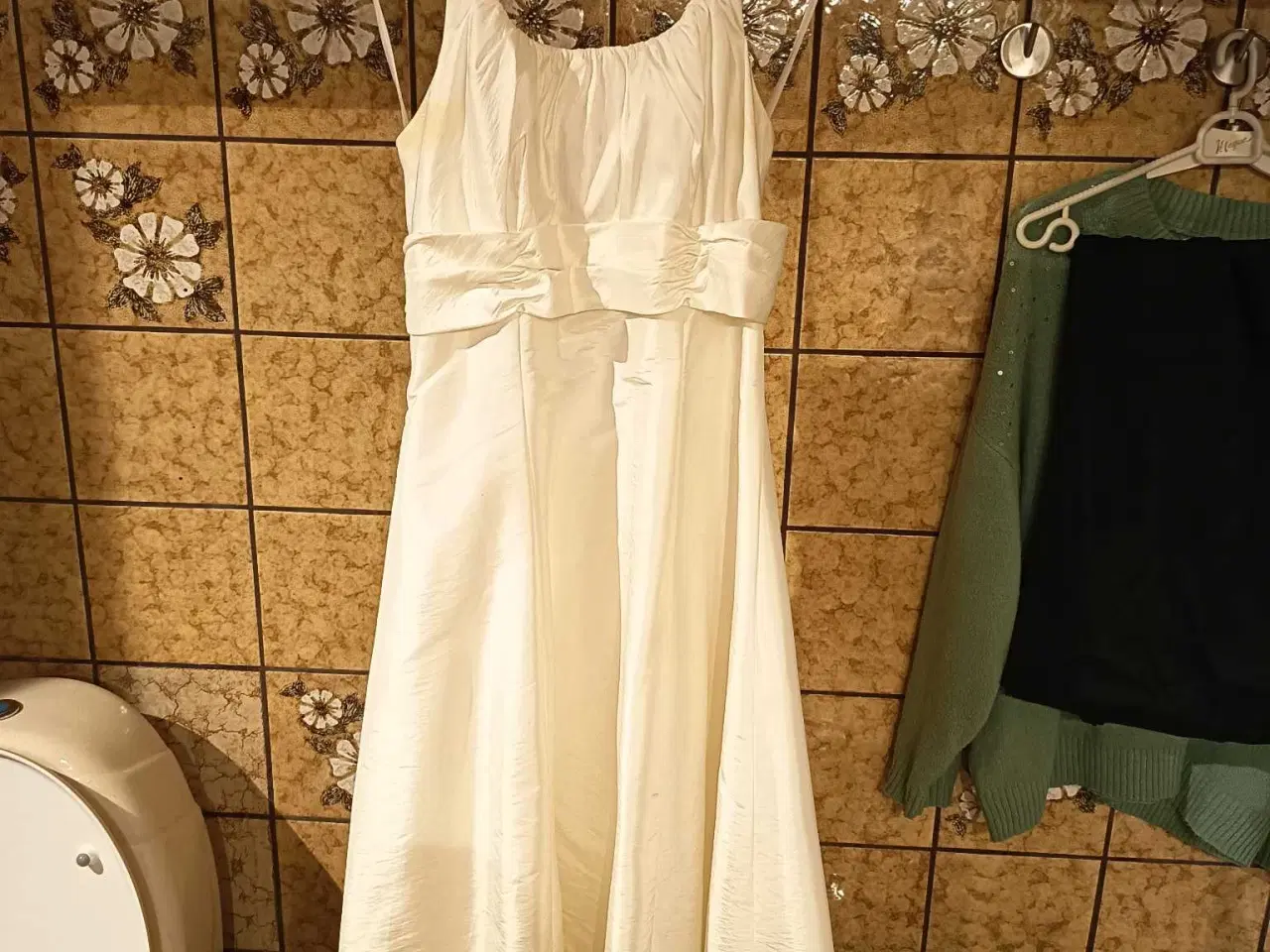 Billede 1 - Konfirmations kjole