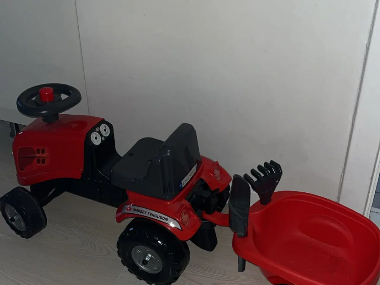 Billede 1 - Traktor med vogn