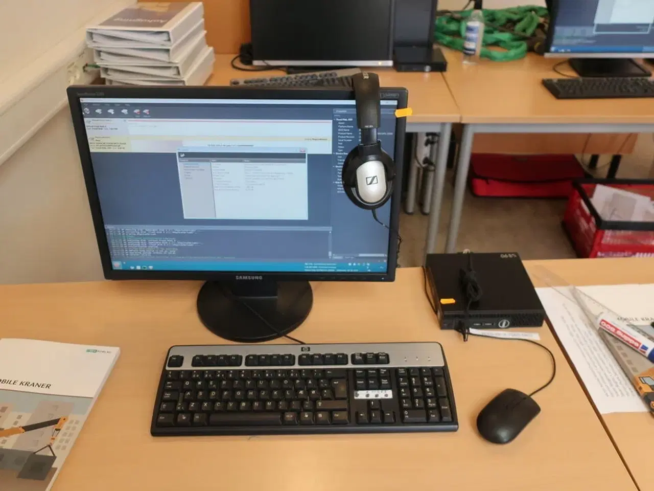 Billede 1 - HP 22" skærm m. tastatur SynchMaster 2243 (PC medfølger ikke)