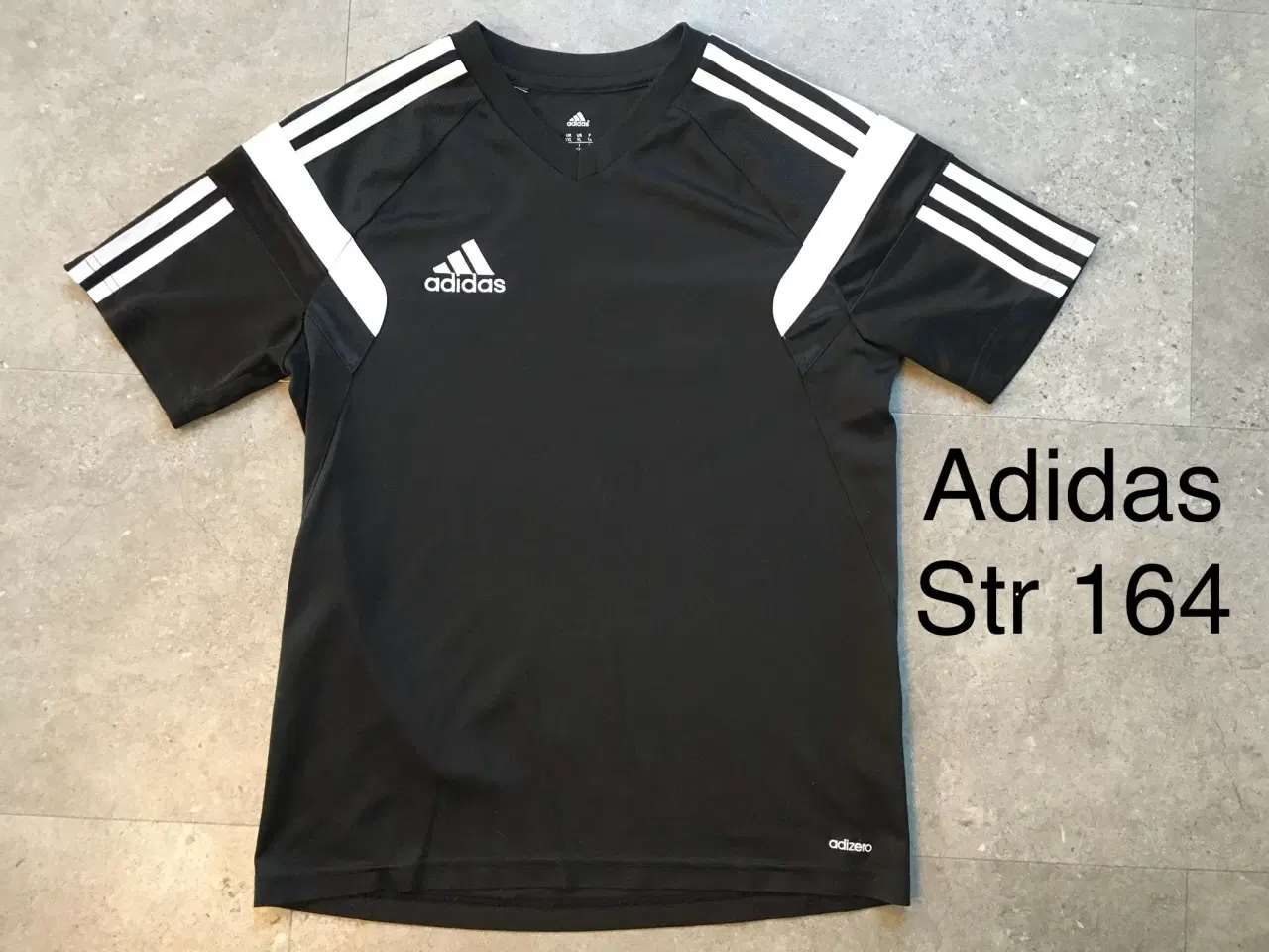 Billede 1 - Str 164 Adidas T-shirt.