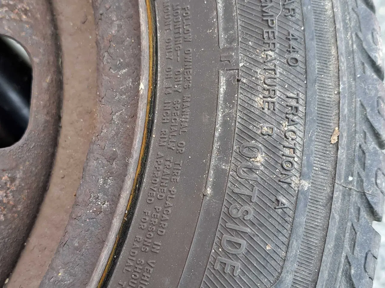 Billede 3 - Helårsdæk på fælge 
